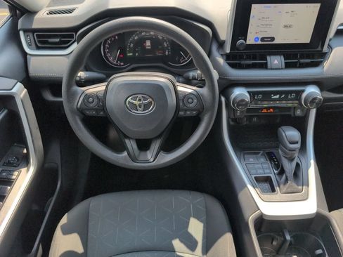 Used 2025 Toyota RAV4 XLE AWD/4WD image 31