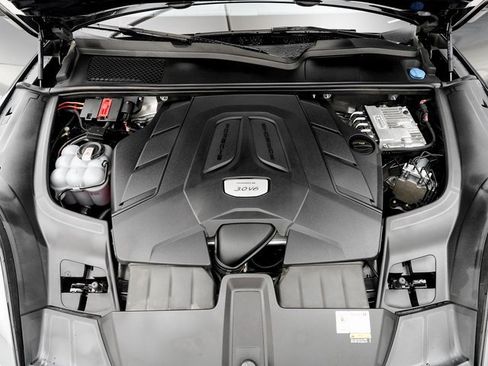 Used 2023 Porsche Cayenne Platinum Edition image 30