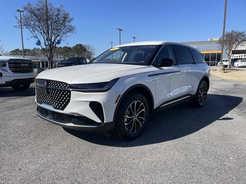 Used 2025 Lincoln Nautilus Premier image 10