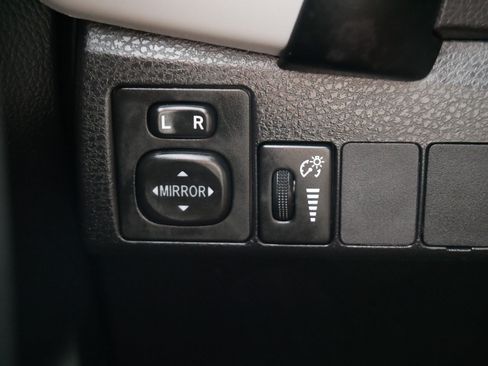 Used 2018 Toyota Corolla LE w/ LE Premium Package w/Moonroof FWD image 28
