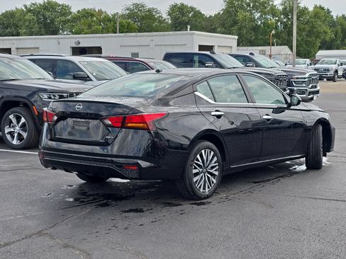 Used 2025 Nissan Altima 2.5 SV AWD/4WD image 45