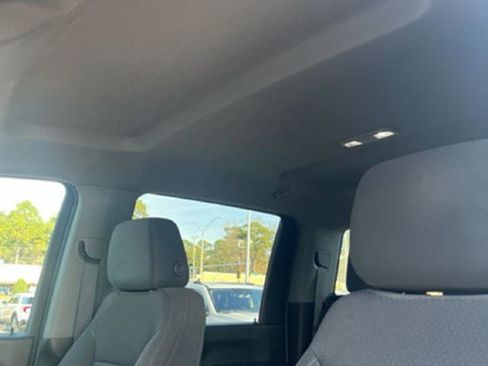 Used 2021 Chevrolet Silverado 2500 Custom w/ Custom Value Package image 11