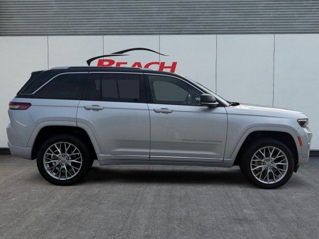 Used 2022 Jeep Grand Cherokee Summit AWD/4WD image 7