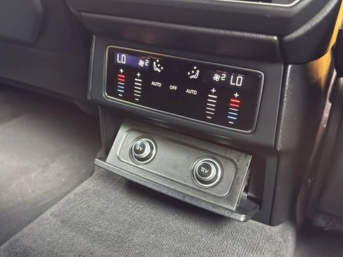 Used 2019 Lamborghini Urus AWD/4WD image 45