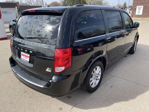 Used 2018 Dodge Grand Caravan SXT image 8