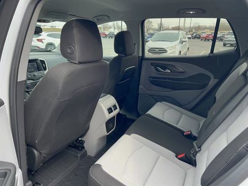 Used 2024 GMC Terrain SLE w/ Driver Convenience Package image 17