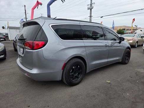 Used 2020 Chrysler Voyager Lxi image 4
