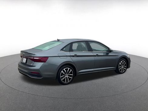 Used 2025 Volkswagen Jetta SE image 15