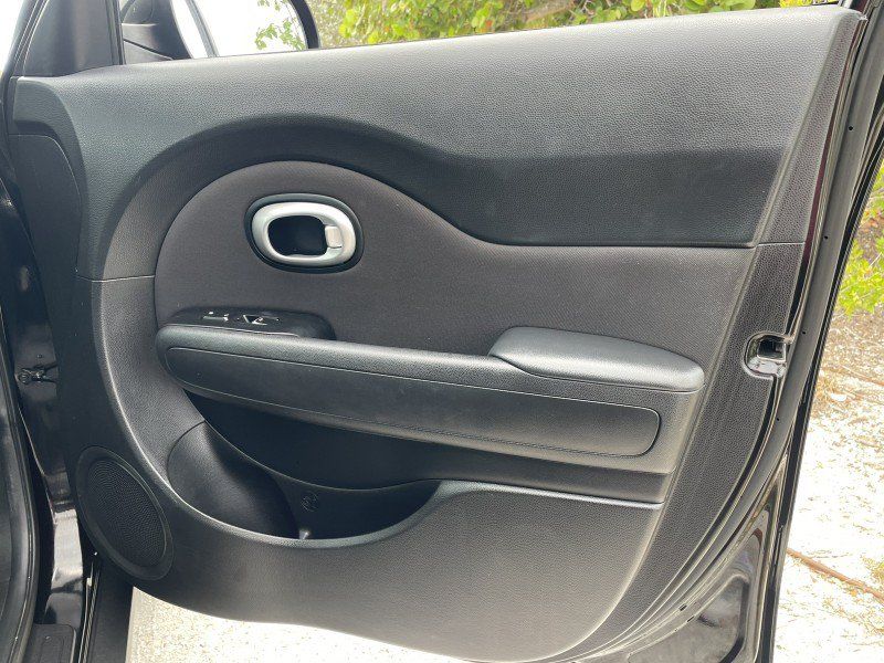 Used 2018 Kia Soul FWD image 20