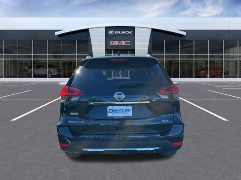Used 2017 Nissan Rogue SV image 4