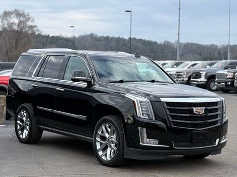 Used 2019 Cadillac Escalade Premium Luxury image 38
