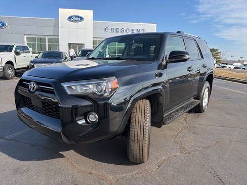 Used 2024 Toyota 4Runner SR5 Premium image 2