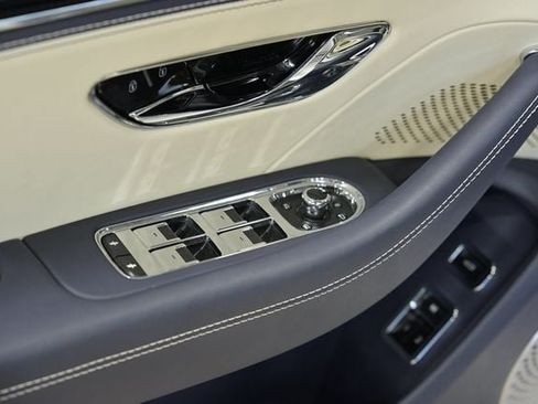 Used 2024 Bentley Flying Spur V8 AWD/4WD image 24