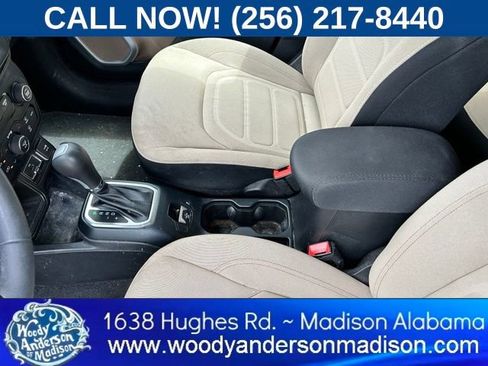 Used 2020 Jeep Renegade Latitude w/ Popular Equipment Group FWD image 15