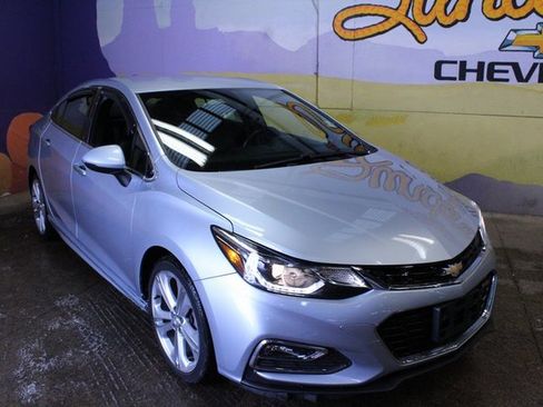 Used 2018 Chevrolet Cruze Premier image 4