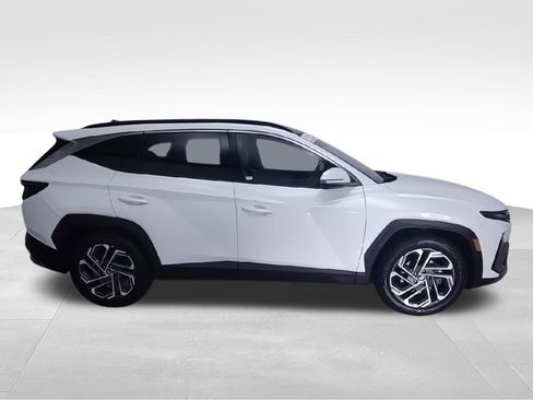 Used 2025 Hyundai Tucson Limited FWD image 3