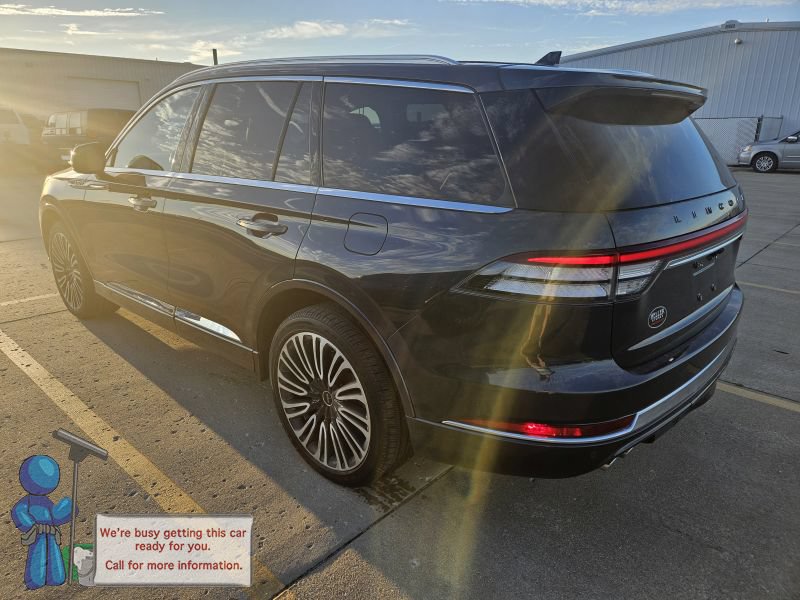 Used 2023 Lincoln Aviator Black Label w/ Class IV Trailer Tow Package AWD/4WD image 3
