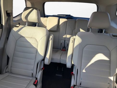 Used 2025 Volkswagen Atlas SEL image 12