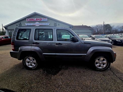 Used 2012 Jeep Liberty Sport image 8