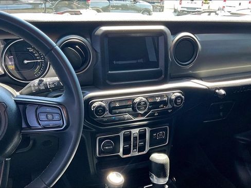 Used 2023 Jeep Wrangler Unlimited w/ Convenience Group AWD/4WD image 6