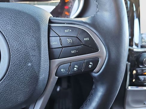 Used 2021 Jeep Grand Cherokee Limited AWD/4WD image 12