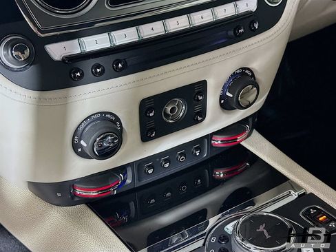Used 2015 Rolls-Royce Wraith RWD image 13