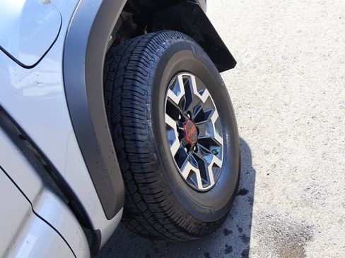 Used 2020 Toyota Tacoma TRD Off-Road AWD/4WD image 35