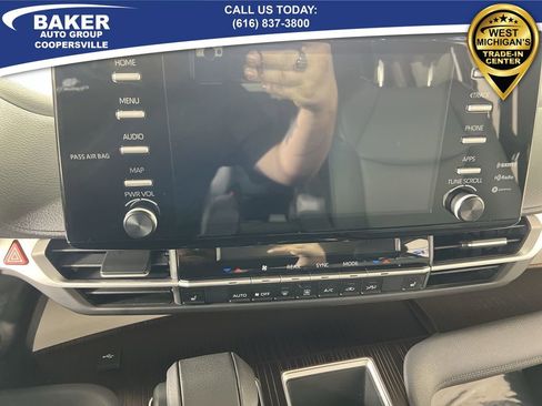 Used 2023 Toyota Sienna XLE image 12