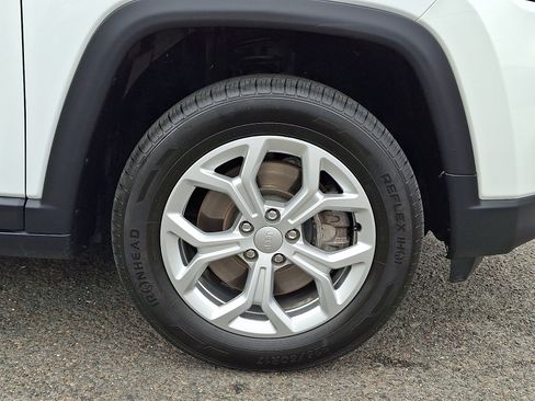 Used 2024 Jeep Compass Latitude AWD/4WD image 8