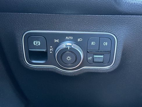 Used 2020 Mercedes-Benz GLB 250 image 30