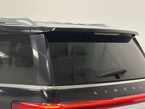 Certified 2023 Lincoln Navigator L Reserve AWD/4WD image 8
