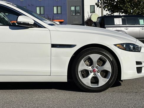 Used 2017 Jaguar XE image 33