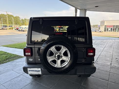Used 2019 Jeep Wrangler Unlimited Sport S AWD/4WD image 14