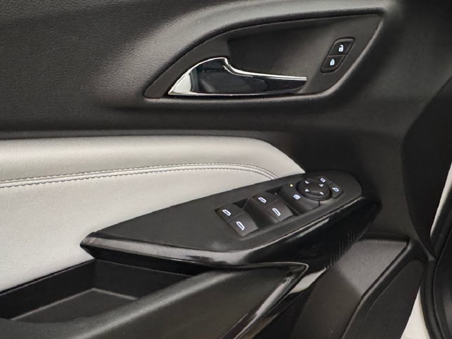 Used 2025 Chevrolet Trax LT w/ Driver Confidence Package FWD image 5