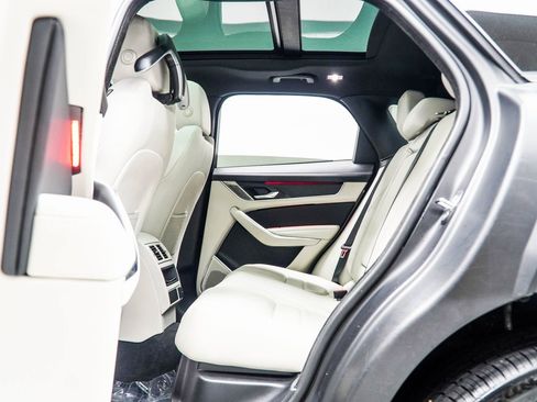 Used 2023 Jaguar F-PACE R-Dynamic S image 37