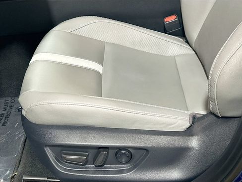 Used 2025 Toyota Camry SE w/ Convenience Package FWD image 16