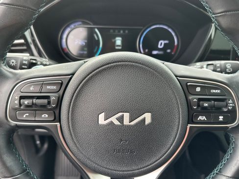 Used 2022 Kia Niro EX Premium image 25