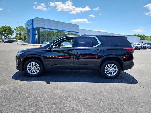 Used 2023 Chevrolet Traverse LS FWD image 4