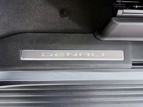 Used 2024 GMC Yukon Denali Ultimate AWD/4WD image 11