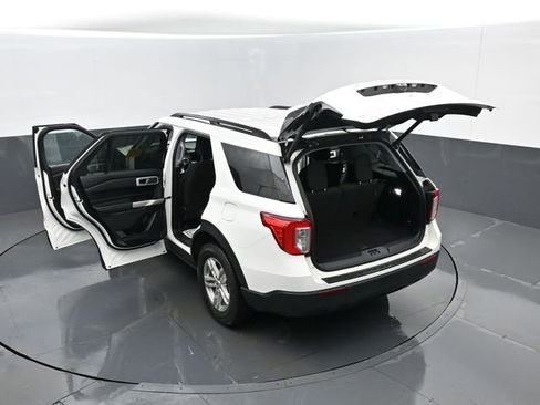 Used 2022 Ford Explorer XLT image 28