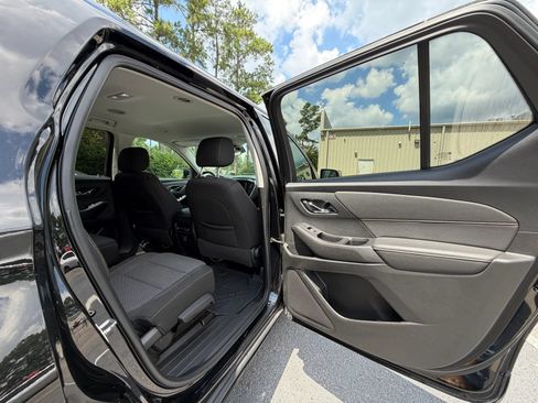 Used 2020 Chevrolet Traverse LT w/ LPO, Blackout Package FWD image 23