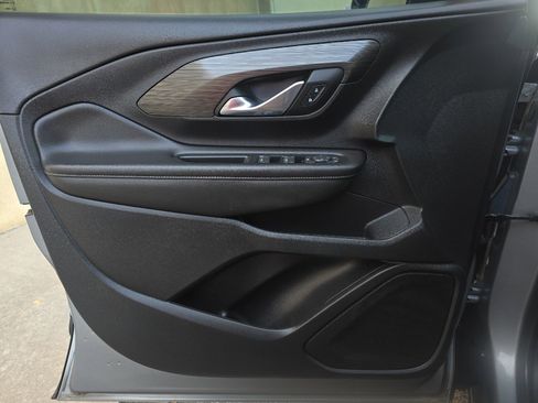 Used 2023 GMC Terrain SLE w/ Driver Convenience Package image 21