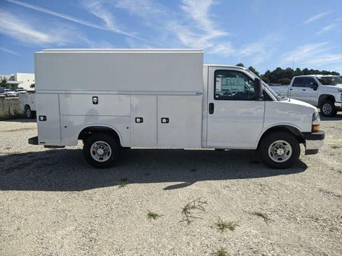 New 2025 Chevrolet Express 3500 w/ Power Convenience Package image 9