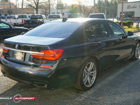 Used 2018 BMW 740i image 7