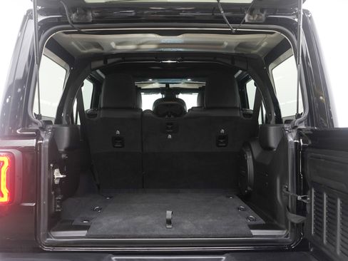 Used 2024 Jeep Wrangler Unlimited Rubicon AWD/4WD image 19