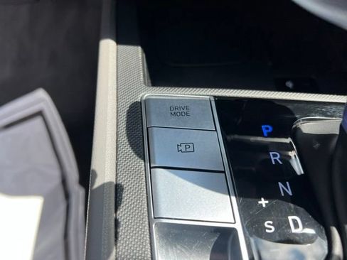 Used 2025 Hyundai Elantra SEL FWD image 24