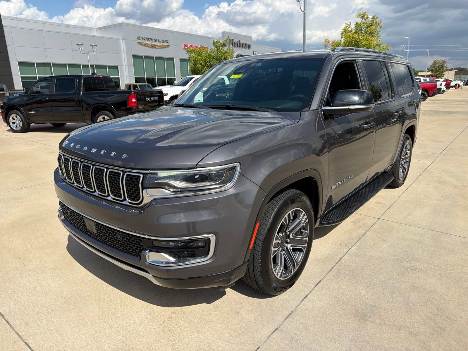 Used 2024 Jeep Wagoneer L Series II w/ Flexible Seating Group RWD image 9