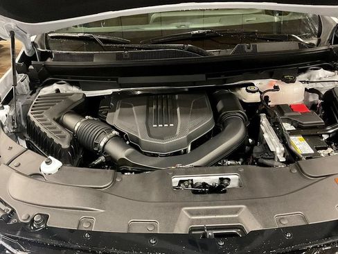 New 2026 Chevrolet Traverse High Country w/ LPO, Floor Liner Package AWD/4WD image 7