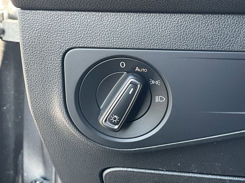 Certified 2023 Volkswagen Tiguan SE image 29