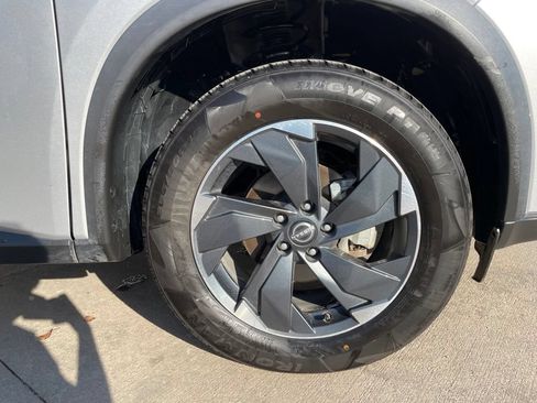 Used 2024 Nissan Rogue SV AWD/4WD image 28